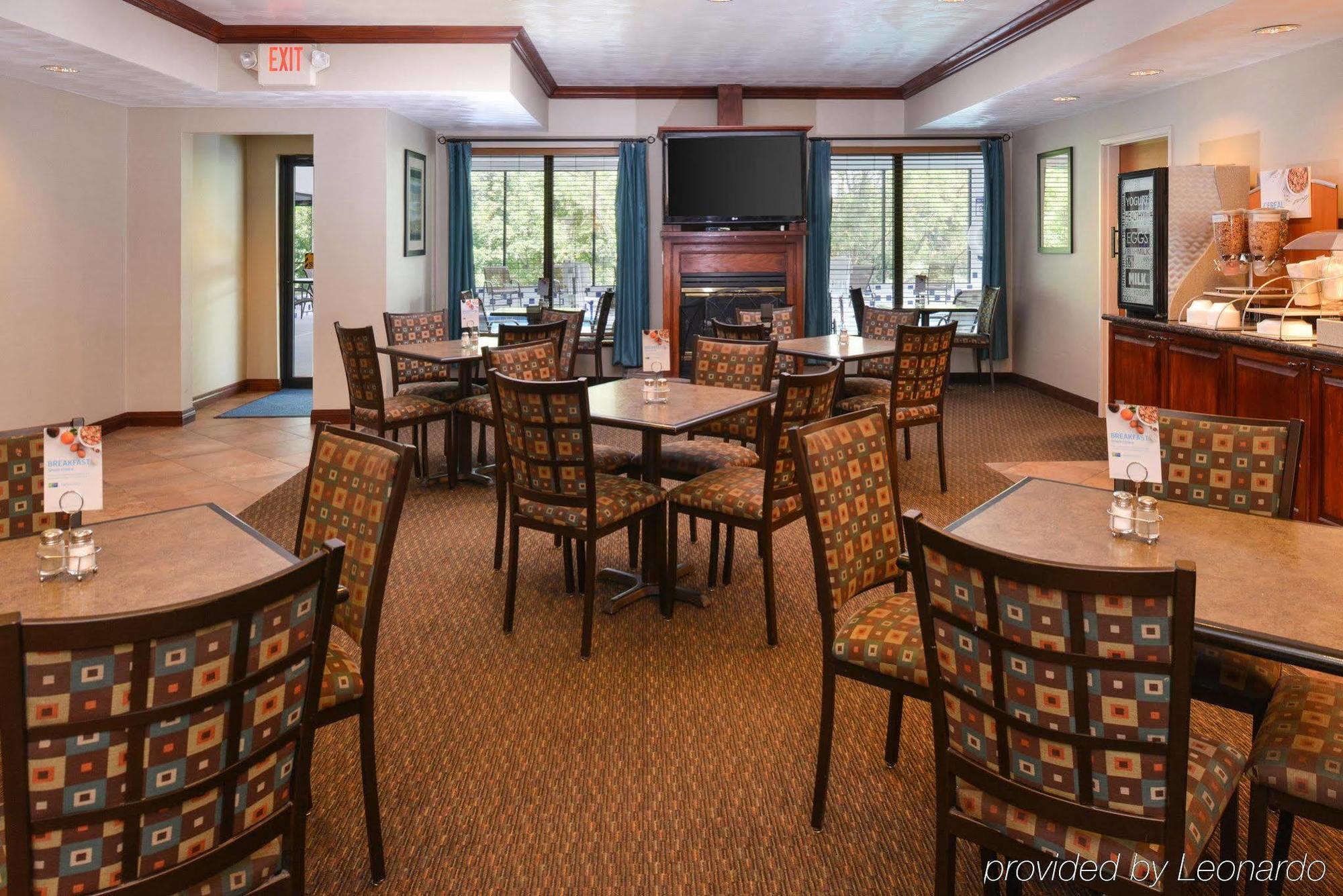Holiday Inn Express Morgantown By Ihg Экстерьер фото